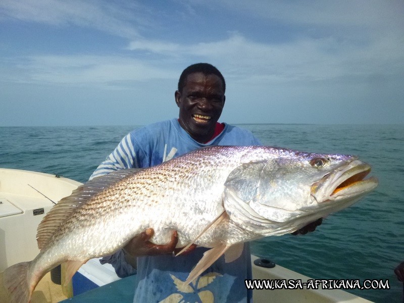 Photos de l'archipel Bijagos Guine Bissau : Nos plus belles prises - Aliou et son bb