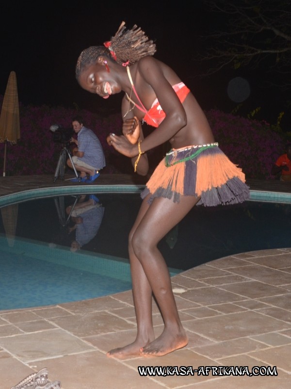 Photos de l'archipel Bijagos Guinée Bissau : Peuple Bijagos - Danseuse